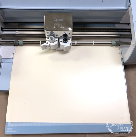 How to Silk Screen with a Cricut - Jennifer Rizzo Cricut Stencil, Cricket Machine, Silk Screen Stencils, Deep Tub, Diy Screen, How To Use Cricut, Diy Screen Printing, Print On Fabric, Cricut Stencils