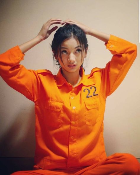 Inmate Clothes, Prison Jumpsuit, Prison Outfit, Prisoner Costume, Gymnastics Room, Orange Suit, Police Women, Japanese Patterns, Pose Reference