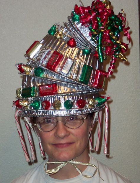 The Dragon's Chest: Wacky Christmas hat Christmas Hats Ideas Diy, Crazy Christmas Hat, Christmas Costumes Diy, Diy Christmas Hats, Funny Christmas Hats, Christmas Costumes Women, Christmas Party Hats, Ugly Christmas Sweater Ideas, Ugly Sweater Ideas