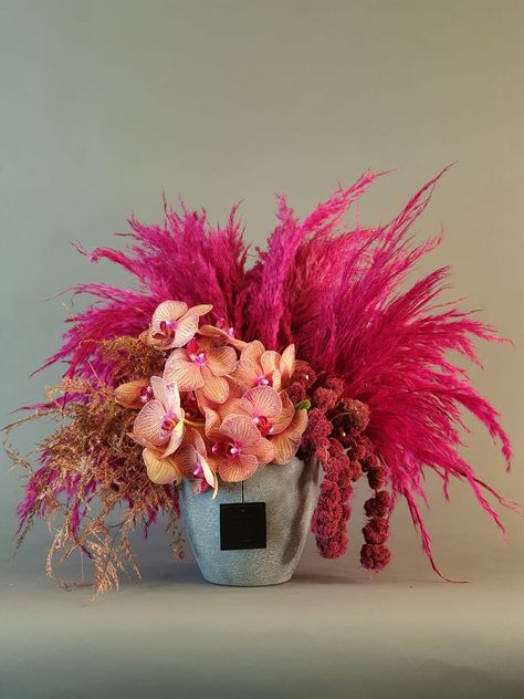 Luxury Flower Bouquets, Paper Flower Art, Creative Flower Arrangements, Boquette Flowers, Flower Cart, Flower Vase Arrangements, Floral Studio, Beautiful Flower Arrangements, Dried Flower Arrangements