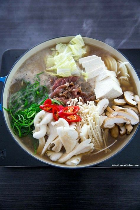 Bulgogi Soup, Bulgogi Jeongol, Mushroom Bulgogi, Korean Beef Stew Recipe, Korean Hotpot, Korean Hot Pot, Korean Beef Stew, Hmong Food, Asian Soups