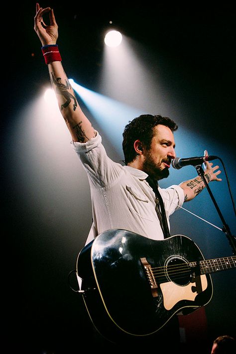 Show review, setlist and photos from the Frank Turner & Sleeping Souls gig in Montreal, Canada with support from Northcote and Mo Kenney at Corona Theatre. Frank Turner, Music Concerts, Music Aesthetic, Rock Legends, Montreal Canada, Types Of Music, Music Concert, 2024 Vision, Dolly Parton