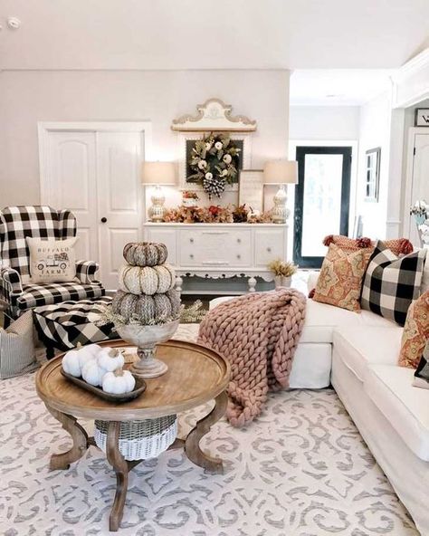 Fall Decor Ideas For Living Room, Fall Living Room, Estilo Country, Coffee Table Farmhouse, Farmhouse Decor Living Room, Décor Diy, Boho Home, Farmhouse Living, Cozy Living Rooms