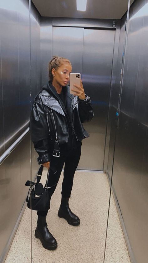 24 Year Old Outfits, Black Hoodie Leather Jacket Outfit, Leather Jacket Athleisure, Style With Leather Jacket, Leather Jacket And Hoodie, Over Sized Leather Jacket Outfits, Jacket Over Hoodie Outfit, Harrington Jacket Outfit Women, Oversized Biker Jacket Outfit