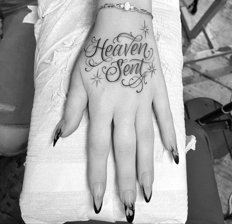 Chicano Tattoos Lettering, Waist Tattoos, Cross Tattoos For Women, Airbrush Designs, Beautiful Flower Tattoos, Tattoo Lettering Fonts, Tattoo Design Book, Tattoo Script, Cute Tattoos For Women