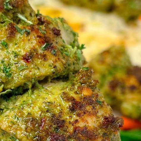 Javeria Shah on Instagram: "💥HARIYALI CHICKEN TIKKA💥 INGREDIENTS : 🍃500gms boneless chicken cubes 🍃 Half Cup Mint Leaves 🍃 Half Cup Coriander leaves 🍃3 green chillies 🍃 2 Garlic Cloves 🍃1 tsp ginger paste or Half inch ginger 🍃1 tbsp lemon juice 🍃 2 tbsp thick cream 🍃2 tbsp yogurt 🍃 1 tsp salt 🍃 1 tsp black pepper 🍃 Half tsp red chilli flakes 🍃 1 tsp italian seasoning 🍃 1 tsp Garam Masala 🍃 1 tsp cumin 🍃1 tsp coriander powder Method Blend the mint leaves, corriander leaves, chillies,ginger,garlic, cream , yogurt,until it forms a smooth paste. In a bowl add chicken pieces,and Transfer the marinade,add all the mentioned spices, mix, add marinate. Thread the chicken on skewers . In a pan add 4 tbsp oil and grill for 12-14 mins, keep changing sides until nicely charred. and th Nonveg Snacks, Chicken On Skewers, Hariyali Chicken, Chicken Cubes, Ginger Paste, Chicken Pieces, Coriander Powder, Coriander Leaves, Chilli Flakes