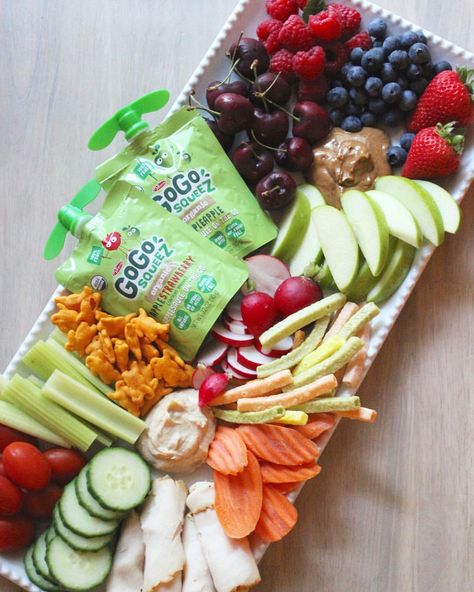 Summer Snack Platter, Play Date Snacks For Kids, Kids Summer Snack Station, Toddler Snack Board, Veggie Snack Plate, Pool Day Snacks, Play Date Snacks, Kids Snack Plate, Snack Plate Lunch