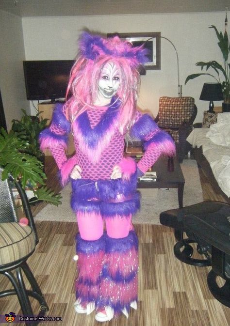 Cheshire Cat - Halloween Costume Contest via @costumeworks Cheshire Cat Costume Diy, Cat Diy Costume, Cheshire Costume, Cheshire Cat Halloween, Cat Costume Diy, Wonderland Halloween, Epic Halloween Costumes, Cheshire Cat Costume, Alice In Wonderland Cheshire Cat