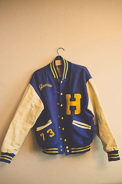 Vintage Letterman Jacket, Victor Stone, 70s Sportswear, Letter Jacket, Varsity Jacket Outfit, Aesthetic Outfits Vintage, Cute Travel Outfits, Vintage Varsity Jacket, Kawaii Clothes Goth