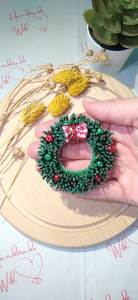 Embroidery Christmas Wreath, Beaded Wreath, Bead Dress, Dress Brooch, Christmas Tree Beads, Bead Brooch, Christmas Brooch, Brooch Diy, Brooch Handmade