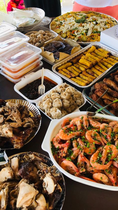 Monegasque Food, Simple Birthday Food Ideas Filipino, Birthday Party Food Philippines, Pinoy Food Filipino Dishes Aesthetic, Filipino Dinner Aesthetic, Filipino Dishes Aesthetic, Filipino Catering Ideas, Filipino Food Wedding Buffet, African Culture Aesthetic Food