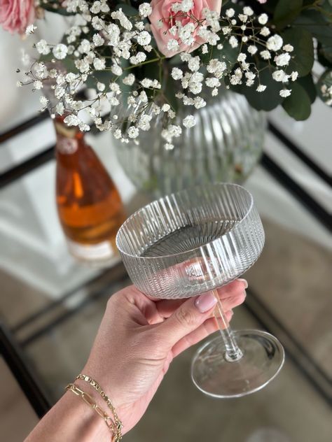 Ribbed Champagne Glasses, Ribbed Glass Cups, Wine Glass Aesthetic Vintage, Ribbed Wine Glasses, Champagne Glasses Aesthetic, Aesthetic Wine Glasses, Wine Glass Aesthetic, Ribbed Glasses, Champagne Cups