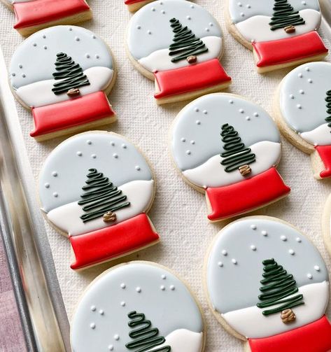 Sweet Sisters Cookiery on Instagram: "These snow globes warm my heart. I can’t believe Christmas is only 5 days away! Who here is a last minute shopper? I usually am, but I feel very prepared this year! ❄️🌲 #snowglobecookies #christmas #snow #snowglobe #christmastree #christmascookies #christmastreedecorating #christmastreecookies #decoratedchristmascookies #christmastreats #customcookies #holidayparty #holidaycookies #sugarcookies #sugarcookiesicing #sugarcookiesofinstagram #sugarcookiemarket Snowglobe Cookies Christmas, Snowglobe Cookies, Iced Christmas Cookies, Christmas Sugar Cookies Decorated, Cookie Decorating Icing, Holiday Sugar Cookies, Cute Christmas Cookies, Sugar Cookie Royal Icing, Iced Sugar Cookies