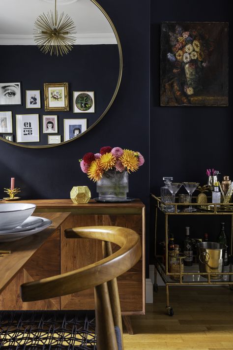 Drinking Room, Dark Blue Dining Room, Edwardian Decor, 1940s House, Dining Room Wall Color, Dark Dining Room, Mid Century Dining Room, Mid Century Modern Dining Room, Dining Room Blue