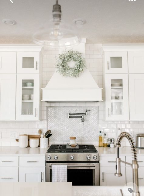 White Modern Farmhouse, Kitchen Vent Hood, Fixer Upper Kitchen, Kitchen Vent, Kitchen Hood, Farmhouse Kitchen Tables, Fixer Upper Style, Classic Kitchen, White Kitchen Design