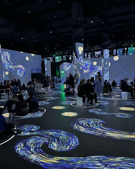 Immersive van gogh experience Emersive Experience, Digital Art Exhibition, Immersive Room, Immersive Museum, Science Museum Aesthetic, Immersive Art, Immersive Exhibition, Immersive Art Exhibition, Van Gogh Experience