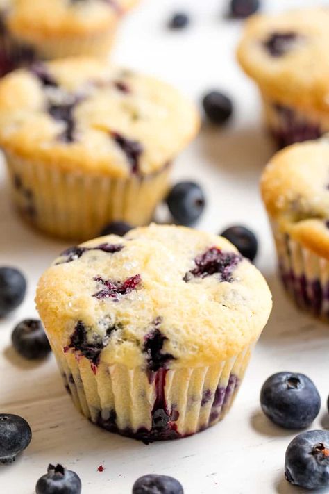 The Best Blueberry Muffins are perfectly sweet, easy to make, and full of blueberry flavor. You'll love this recipe from the world famous original Jordan Marsh department store muffins. Easy Homemade Blueberry Muffins, Blueberry Orange Muffins, Blueberry Muffins From Scratch, Lemon Blueberry Muffins Recipe, Pineapple Jello, Grinch Punch, Cranberry Jello, Pineapple Casserole, Chow Recipe