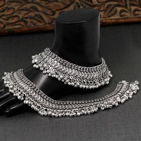 Payal Designs Silver, Rajasthani Jewellery, Mafia Queen, Anklets Online, Hyderabadi Jewelry, Silver Anklets Designs, Silver Payal, Rhinestone Anklet, Islamic Fashion Dresses