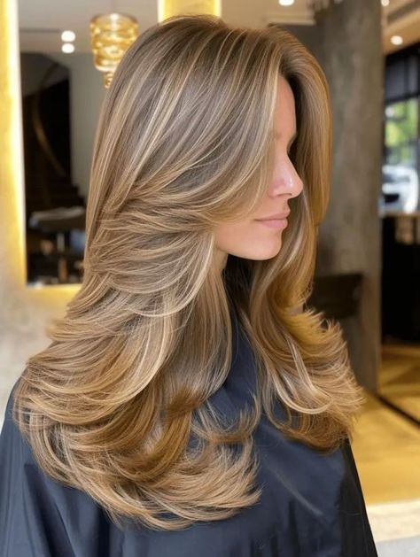 Butterfly Haircut With Side Part, Brown Hair Trends, Long Hair Trends, Hairstyles For Layered Hair, Honey Blonde Hair, Spring Hairstyles, Hair Inspo Color, Hair Color Trends, Long Hair Cuts