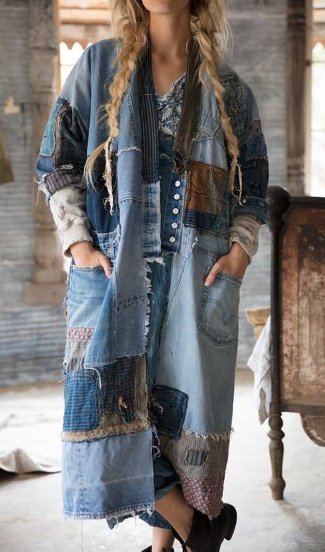 Denim Jacket Diy, Jacket Diy, Shredded Jeans, Ropa Upcycling, Diy Outfits, Patchwork Denim Jacket, Jeans Patchwork, Jeans Trend, Boho Mode