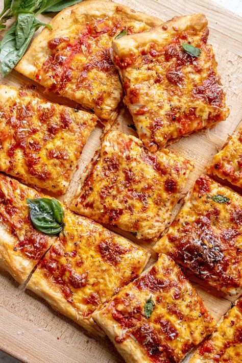 Sheet Pan Pizza, Pizza Life, Oven Pizza, Sweet Pork, Making Homemade Pizza, Homemade Pizza Dough, Pizza Ovens, Easy Pizza, Pizza Pizza