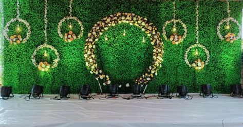 Green Background Wedding Stage, Back Drop Decoration Ideas Indian, Simple Mandap Design, Namakaranam Decoration, Reception Stage Decoration Outdoor, Simple Stage Decorations For Engagement, Seemantham Saree, Green Setup, Mehndi Stage Decor