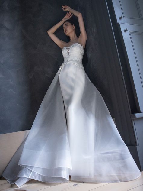 Romona Keveza Fall 2021 Wedding Dress Collection Romona Keveza Wedding Dresses, Lace Bodice Wedding Dress, Bodice Wedding Dress, Romona Keveza, Bridal Gown Styles, A Line Bridal Gowns, Most Beautiful Wedding Dresses, Wedding Dress Belt, Wedding Dress With Pockets