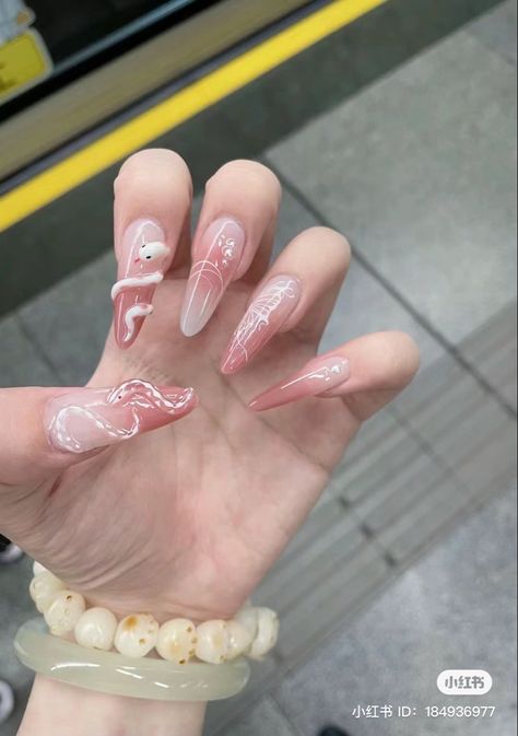 Aesthetic Stilletos Nails, Large Nails Design, 3d Snake Nails, Asian Style Nails, Dragon Nails, Fake Nails Designs, Asian Nails, Hello Nails, Fantasy Nails