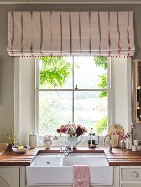 Cottage Blinds, Kitchen Blinds Ideas, Roman Blinds Bedroom, Roman Blinds Living Room, Roman Blinds Kitchen, Cottage Curtains, Roman Curtains, Susie Watson, Cottage Windows