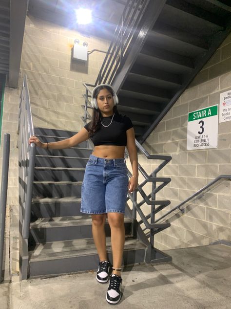 Baggy Shorts Outfit, Outfits Short Women, Cute Tomboy Outfits, Jorts Outfit, Jean Short Outfits, Tomboy Outfits, Shorts Outfit, Long Shorts, Streetwear Outfit