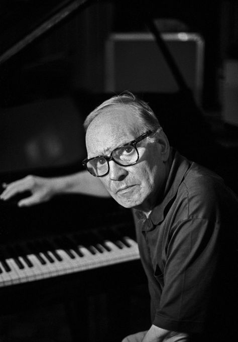 Ennio Morricone Portrait, Leo Photoshoot, Alexandre Desplat, Genius People, Film Composer, Music Portrait, Studio Pictures, Gods And Monsters, Classical Composers