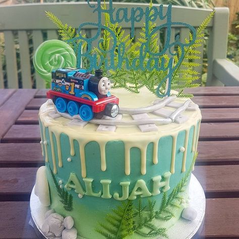 Thomas The Tank Engine Cake Buttercream, Thomas Birthday Cakes, Thomas The Tank Engine Cake, Tank Cake, Decor Tort, Thomas Party, Thomas Birthday, Cake Buttercream, Drip Cake