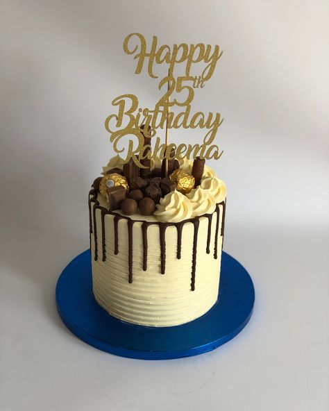 Velvet Rose Bakery on Instagram: “A repeat order of the 6 inch chocolate sponge with fresh cream, a gold glitter topper and chocolates to decorate. ——————————————————…” 6 Inch Cake Design Birthday, 6 Inch Cake Design, Anniversary Chocolate Cake, Chocolate Cake Cheesecake, 6 Inch Cake, Cream Tart, Cake Cheesecake, Velvet Rose, Chocolate Sponge