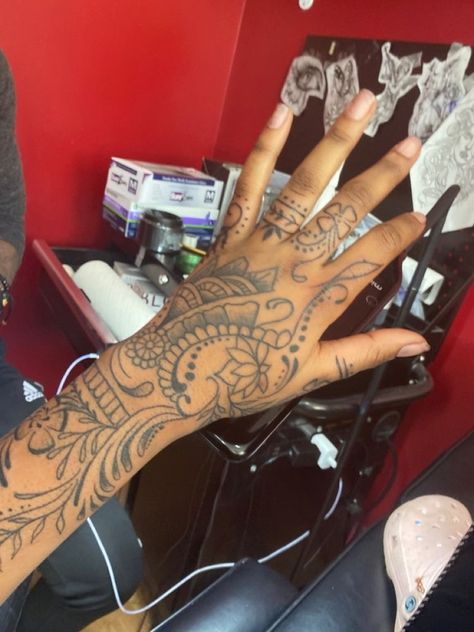 Dragon Hand Tattoo Black Women, Paisley Hand Tattoo, Blue Hand Tattoos For Women, Jenna Hand Tattoo, Kehlani Hand Tattoos, Henna Type Tattoos, Big Latto Hand Tattoo, Hand Tattoo Henna Style, Rhianna Hand Tattoos