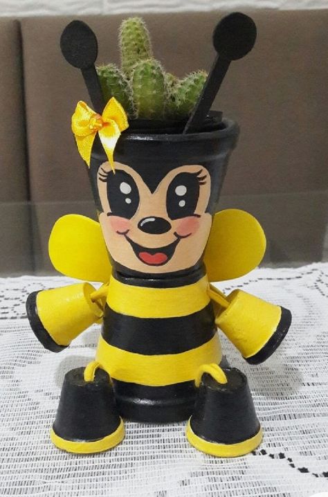 Bee Diy, Plant Pots Crafts, Terra Cotta Pot Crafts Diy, Clay Pot Projects, Flower Pot People, Clay Pot People, Pot People, Flower Pot Art, Terra Cotta Pot Crafts