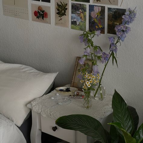 bedroom, bedside table, flowers, bouquets, vase flower, florals, soft aesthetic, cottagecore Aesthetic Cottagecore, Bedroom Bedside Table, Vase Flower, Soft Aesthetic, Table Flowers, Flower Vase, Bedside Table, Flower Vases, Bouquets