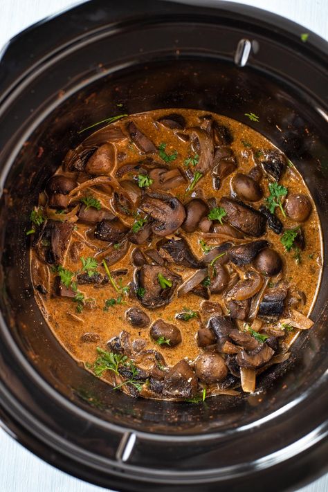 Mushroom Stroganoff Crockpot, Vegetarian Stews, Vegetarian Stroganoff, Stroganoff Slow Cooker, Mushroom Slow Cooker, Stroganoff Sauce, Mushroom Stroganoff Recipe, Vegetarian Stew, Vegan Slow Cooker Recipes