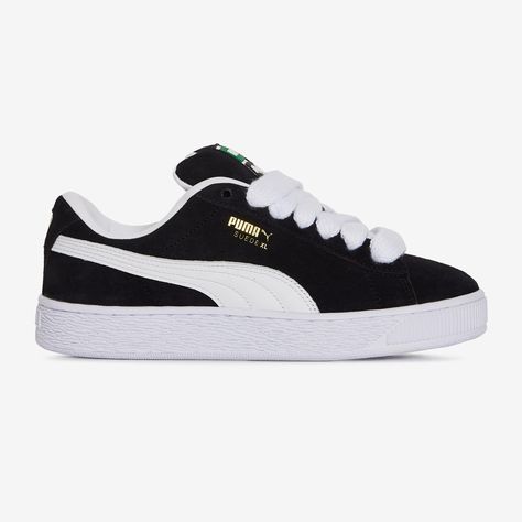 Incontournables du vestiaire indémodable, les sneakers Suede XL signées Puma vous garantissent des looks streetwear iconiques, et ce, en toute simplicité. En effet, cette paire bicolore noire et blanche présente une silhouette basse, une tige en suède ainsi qu'une semelle extérieure volumineuse. Looks Streetwear, Sneakers Puma, Puma Suede, Chuck Taylor, Nike Air Force, Nike Air, Baskets, Sneakers, Clothes