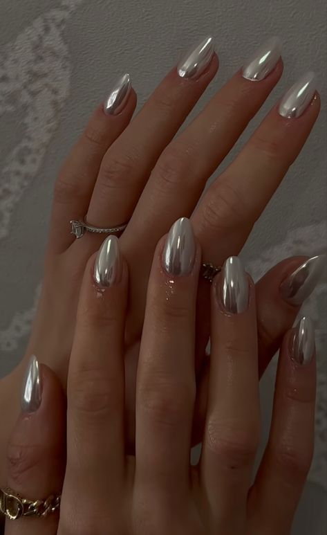 Nye Nail Ideas Simple, New Year Nails Chrome, Nye Simple Nails, New Years Nail Designs Chrome, Nye Nails Solid Color, Nye Chrome Nail Ideas, January Nails Metallic, New Years Nail Designs Silver, Silver Irridescent Nails