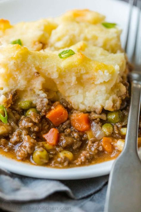 Ground Beef Peas, Skillet Pie, Best Shepherds Pie Recipe, Easy Shepherds Pie, Vegetable Gravy, Parmesan Mashed Potatoes, Shepherd's Pie Recipe, Best Mashed Potatoes, Snacks Easy