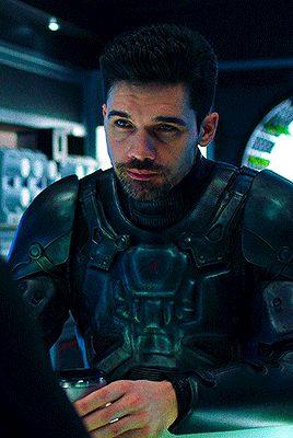 THE Expanse - Season 5 Episode 7 "Oyedeng" (2021) directed by Marisol Adler [1/4] James Holden James Holden The Expanse, Caleb Danvers, James Holden, Space Boy, Teen Wolf, Jon Snow, The Expanse, Fictional Characters, Anime