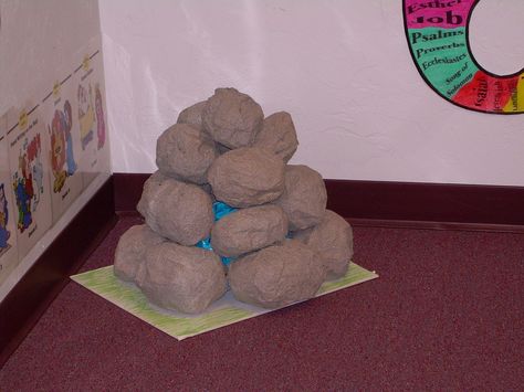 Great idea for Induction's altar Fake Rocks Diy Paper, Sabbath School, Bible Teacher, Vbs 2024, Stem Crafts, Preschool Bible, Church Ministry, Bible Crafts For Kids, Visual Aid