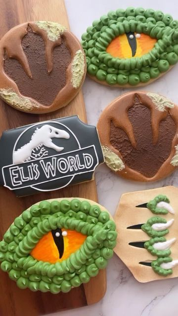 Jurrasic World Cookies, Jurassic Cookies Decorated, Jurassic World Cookies Decorated, Godzilla Cookies Decorated, Jurassic Park Cookies Decorated, Dinosaur Royal Icing Cookies, Dino Cookies Decorated, Dinosaur Cookie Cake, Jurassic World Cookies