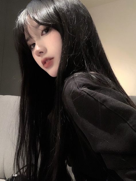 Black Hair Ulzzang, Black Hair Japanese, Kitsune Choi, Long Straight Black Hair, Creative Haircuts, Brown Eyes Black Hair, Black Hair Aesthetic, Straight Black Hair, Girls With Black Hair