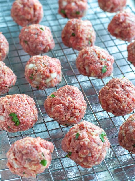 Chicken Meatballs No Breadcrumbs, Meatball Recipe No Breadcrumbs, Meatballs No Breadcrumbs, Basic Meatball Recipe, Panko Recipes, Basic Meatballs, Ground Chicken Meatballs, Ground Beef Breakfast, Oven Baked Meatballs