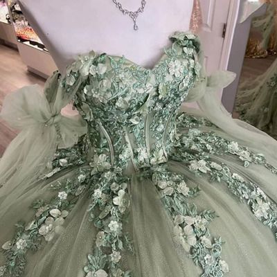 Light Green Bridesmaid, Quinceanera Dresses Green, Light Green Bridesmaid Dresses, Green Quinceanera Dresses, Birthday Gown, Sweet 15 Party Ideas Quinceanera, Lace Princess Wedding Dresses, Quinceanera Themes Dresses, Mexican Quinceanera Dresses