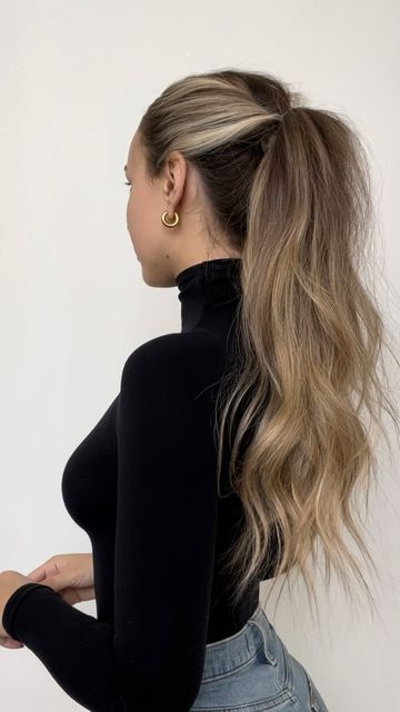 Aurora Lovestrand on Instagram: "voluminous ponytail hack 🕯🩰✨ Turtle neck is from @wearcommando Jeans are @abercrombie #hairtutorial #hairstyle #ponytail #updo #hairstyles #updo #fallhair #fallhairstyles #hairideas #hairinspiration #hairinspo #longhair #hairtrends" Voluminous Hair Ponytail, Ponytail Outfit Fall, Highlights In A Ponytail, Hair High Neck Dress, Long Curled Ponytail, Turtle Neck Dress Hairstyle, Highlights In Ponytail, Turtle Neck Hairstyles Hair, Hairstyle For Turtle Neck Dress