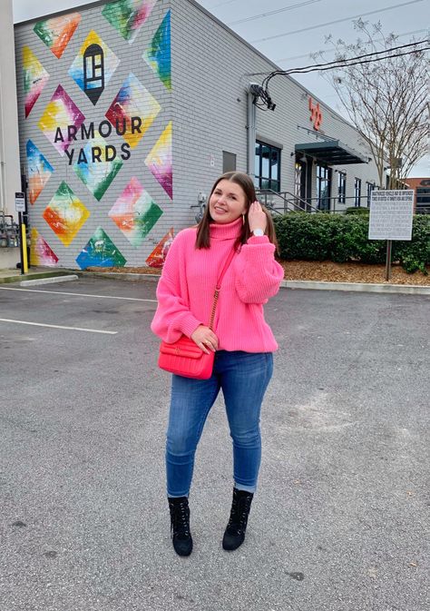 Pink Pullover Outfit, Pink Sweater Outfit Winter, Hot Pink Sweater Outfit, Winter Outfits Curvy, Pink Sweatshirt Outfit, Curvy Winter Outfits, Sweatshirt Outfit Winter, Pink Sweater Outfit, Neon Pink Sweater