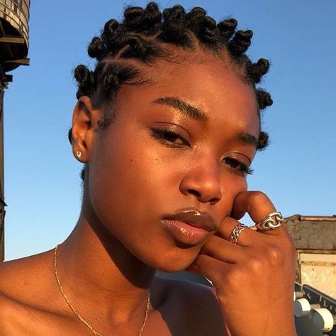 24 Bantu Knot Hairstyles That Are Seriously Inspiring Natural Afro Hairstyles For Black Women, Natural Hair Inspiration Short, Very Short 4c Hairstyles, Twa Twist, Braids On Short Natural Hair, Bantu Knots Short Hair, Short Afro Styles, Bantu Knot Hairstyles, Twists Hairstyles