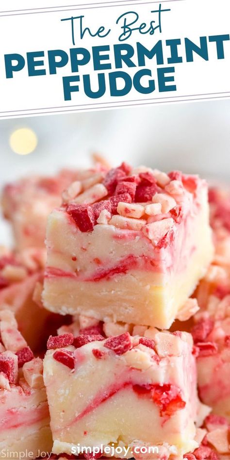 Peppermint Fudge is so easy to make and absolutely delicious. This Candy Cane Fudge is going to be the hit of every holiday dessert tray. Pepermint Fudge, Candy Cane Fudge, Marshmallow Fluff Fudge, Peppermint Fudge Recipe, Easy Puff Pastry Desserts, 2 Ingredient Fudge, Cranberry Fudge, Peppermint Dessert, Holiday Fudge